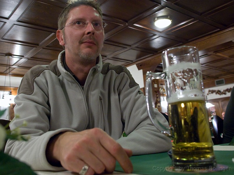 entw-181808.jpg - Genervter Wuschler - Bier bald alle und immer noch kein Essen